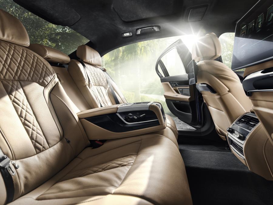 Интерьер Alpina B7 Bi-Turbo Allrad (G12) 2016 года  (NA) (фото 22 из 40)